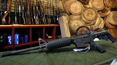 EE.UU.: La primera tienda legal de armas que acepta bitcoines instala un cajero