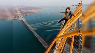 FOTOS: Jóvenes rusos escalan un puente de 300 metros sin asegurar