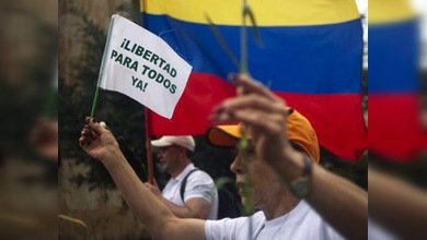 Las FARC fijan el 2 de abril para la liberación de diez militares y policías
