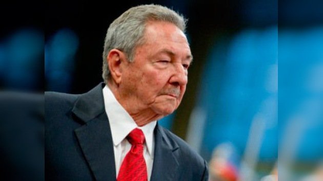 Raúl Castro recibe en Cuba al emisario de Gaddafi y condena los ataques de la OTAN a Libia