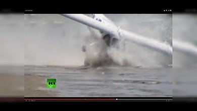 Después de un aterrizaje forzoso con éxito, se estrella al despegar desde una playa