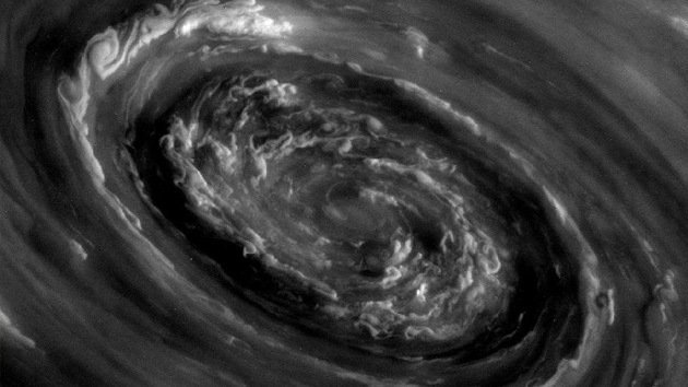 Fotos: La NASA capta espectaculares imágenes de una supertormenta en Saturno