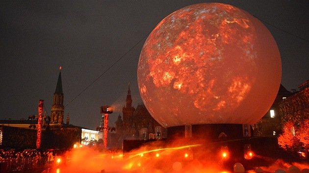 Video y fotos: Moscú está que echa rayos... láser