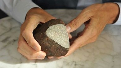 Una piedra de un jardín resulta ser un meteorito tan antiguo como el Sistema Solar