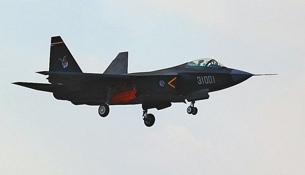 El caza furtivo chino J-31 tendrá más carga útil que el estadounidense F-35