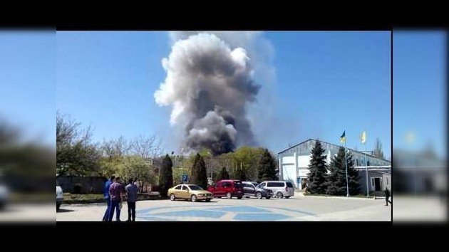PRIMERAS IMÁGENES: Explota un helicóptero en el aeropuerto de Kramatorsk, en el este de Ucrania