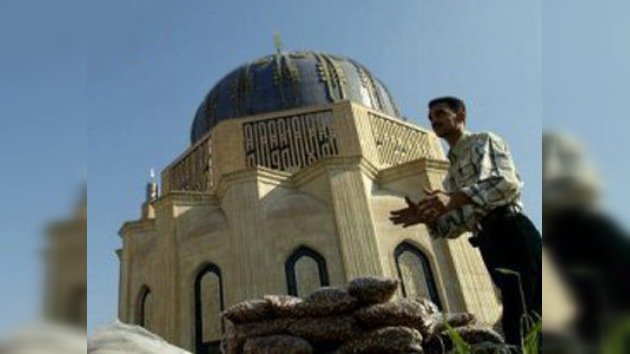 Atentado en la principal mezquita suní de Bagdad deja 28 muertos