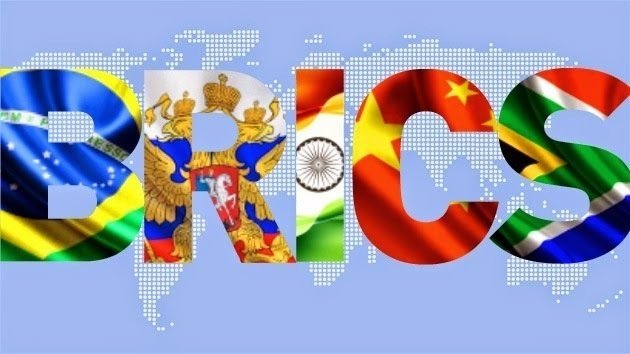 Expertos: "Los intentos de Occidente de suprimir a los BRICS los hacen más fuertes"