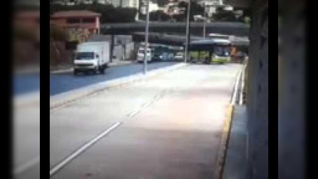 PRIMERAS IMÁGENES: Colapso de puente en Belo Horizonte que mató a dos personas