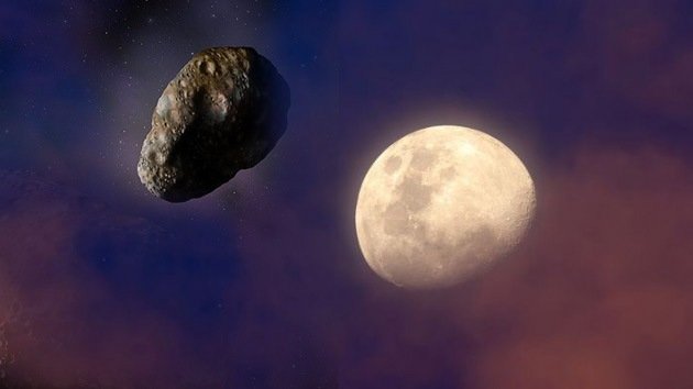 ¿Cómo debe ser un asteroide para desplazar la Luna hacia la Tierra?