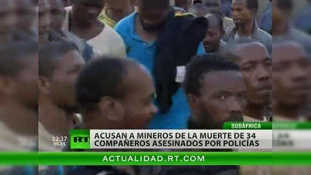 Acusan a mineros sudafricanos de la muerte de sus compañeros abatidos por la Policía