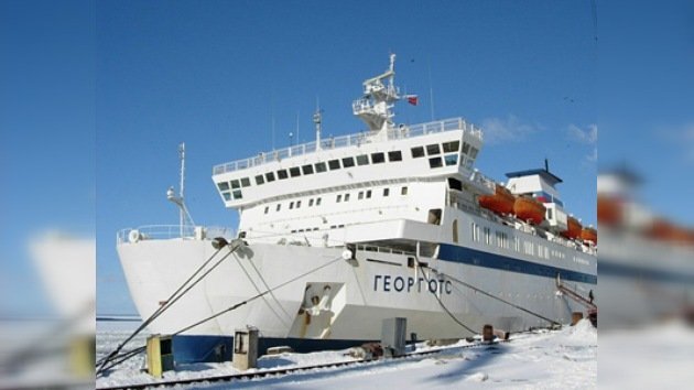 Primer barco de pasajeros en cruzar la ruta del Ártico llega a Vladivostok