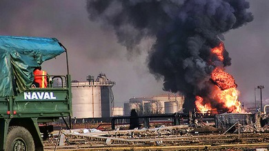 Venezuela lucha para sofocar el fuego de Amuay ante el riesgo de contaminación