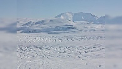 Un iceberg gigantesco se está desprendiendo de la Antártida