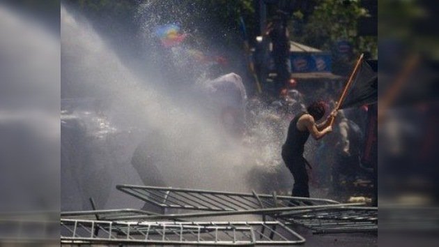 Violentos enfrentamientos entre estudiantes y la Policía, esta vez en Santiago