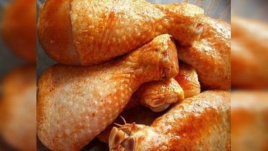 China sigue la política rusa al limitar importaciones de pollo de EE. UU.