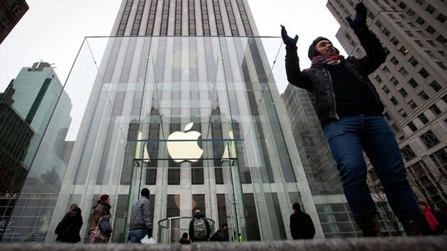 Demandan a Apple por vender información personal de sus clientes