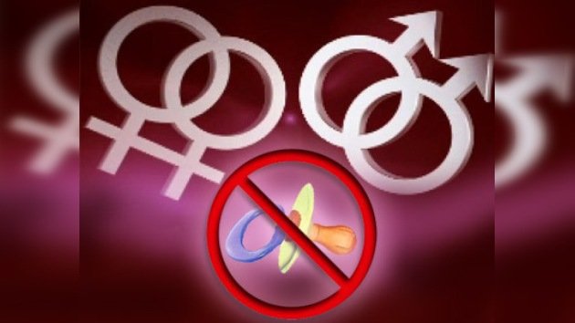 Declaran incostitucional la ley que prohíbe la adopción a las parejas gays  - RT