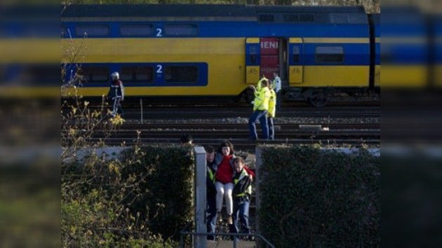 Dos trenes de pasajeros colisionan en Ámsterdam