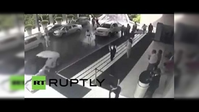 El empleado de un hotel se estrella en el Lamborghini de un cliente