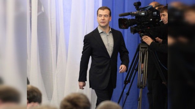 Medvédev seguirá en política tras el final de su mandato