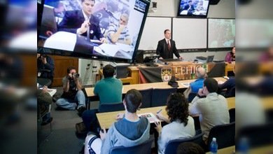 Conferencia 'online' entre una universidad estadounidense y la oposición en Bengasi