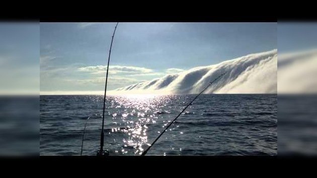 Una gigantesca 'ola de niebla' invade el lago Michigan