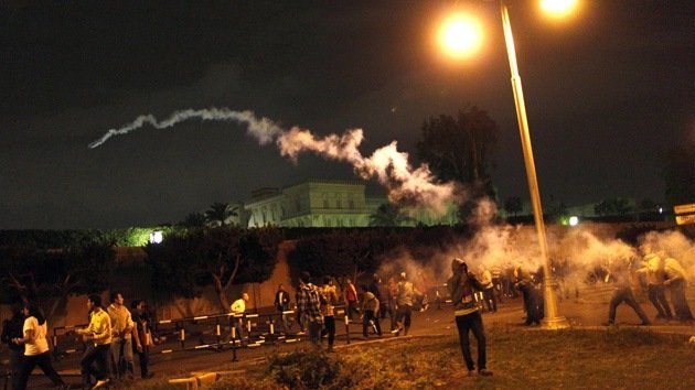 Arrojan cócteles molotov contra manifestantes en El Cairo