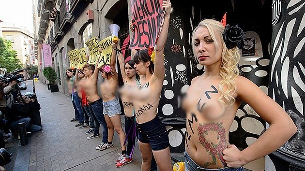 Fotos: Femen celebra 'a su manera' el Día de la Hispanidad