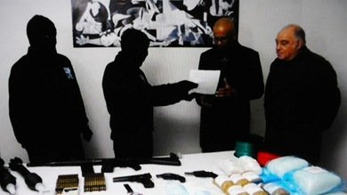 ETA anuncia un "desarme total" de su arsenal