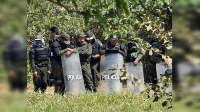 Policía boliviana pone fin a la marcha indígena después que Morales anunció un referéndum