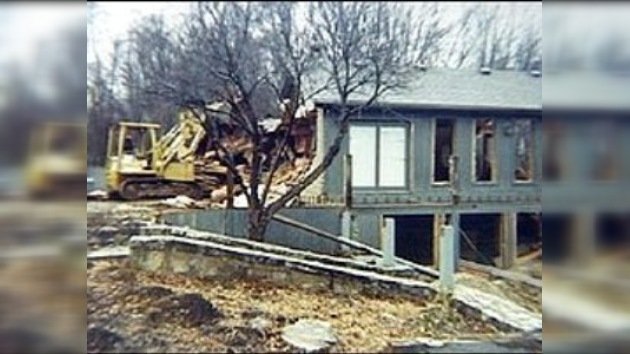 Un estadounidense demolió su casa para salvarla del banco