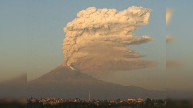 El segundo volcán más grande de México expulsa una fumarola de casi 3 kilómetros