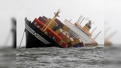 Un choque entre dos barcos provoca un derrame de petróleo