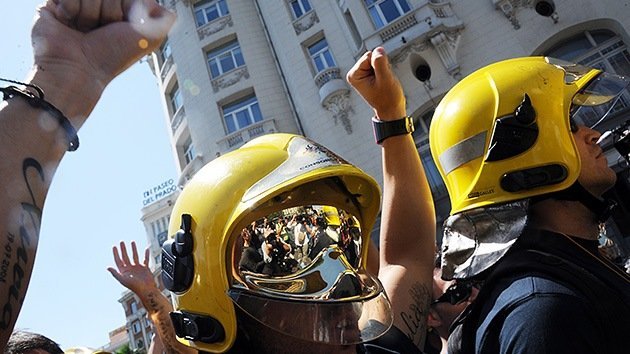 A los bomberos españoles les faltan botas y máscaras antigás por los recortes presupuestarios