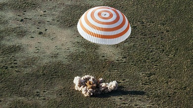 La 39º tripulación de la EEI regresa a la Tierra