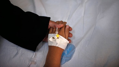 Cumplen el último deseo de niño moribundo: Donar su riñón a su mamá para salvarla