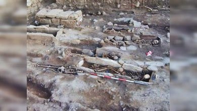 Aparece en Italia el esqueleto de una bruja medieval con siete clavos en la boca