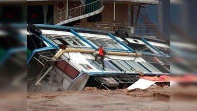 Un barco restaurante naufraga en China tras chocar con otra embarcación