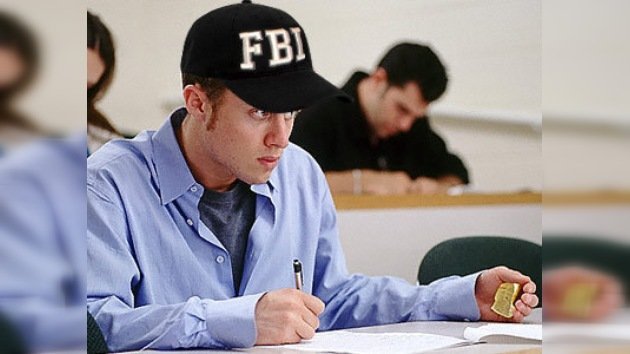 Agentes del FBI hacen trampas en un examen oficial