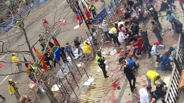 Un sangriento atentado siembra el pánico en el maratón de Boston