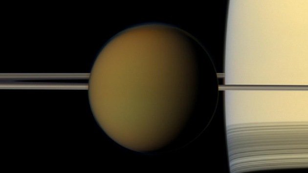 Hallan un posible lago rico en metano en una luna de Saturno