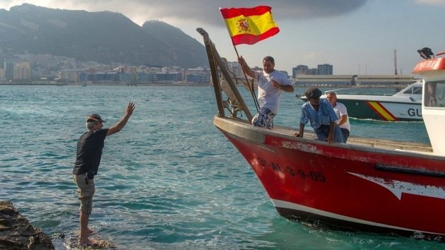 El ministro principal de Gibraltar amenaza con abrir fuego contra barcos españoles