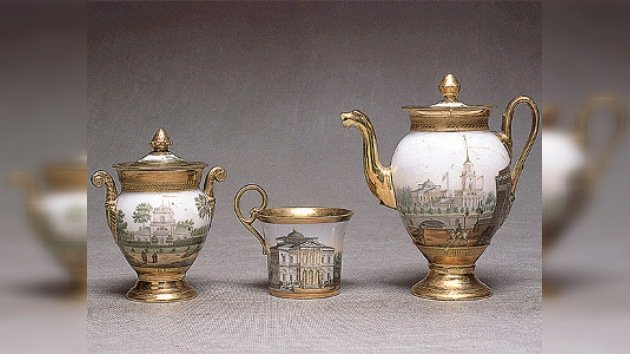 La pinacoteca de porcelana se muestra en el Museo Ruso
