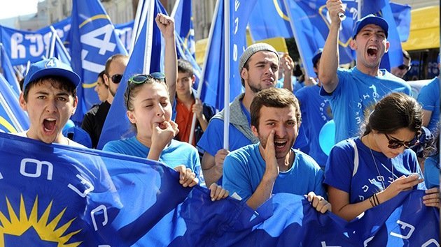 Saakashvili divide a Georgia: miles de opositores protestan antes de los comicios