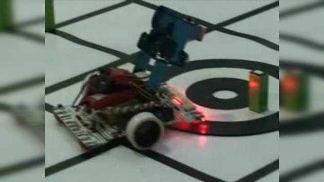Robots hechos por niños compiten en las Olimpiadas del ingenio