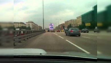 Un conductor entra volando en un túnel y provoca un accidente múltiple