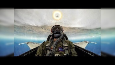 ¿Cómo reacciona una persona normal al volar por primera vez en un F-16?