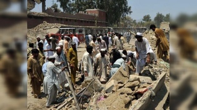 Se eleva a 102 el número de víctimas del ataque terrorista en Pakistán