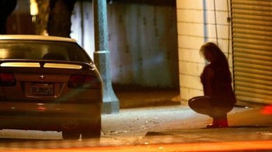 Dan a elegir a trabajadoras sexuales en EE.UU. entre ir a la iglesia o a prisión